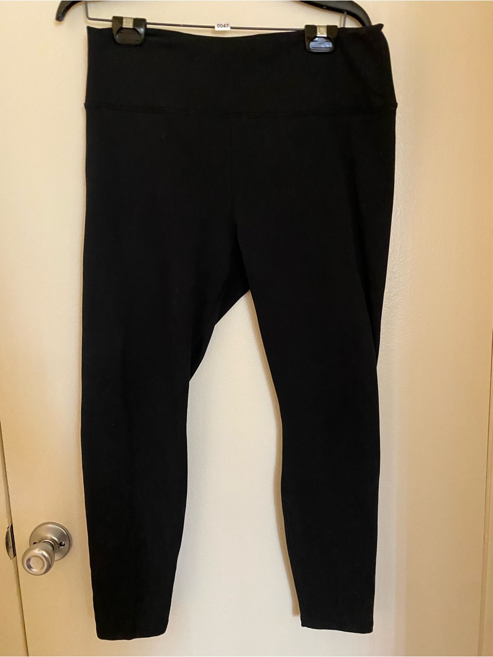 Black power hold leggings Fabletics